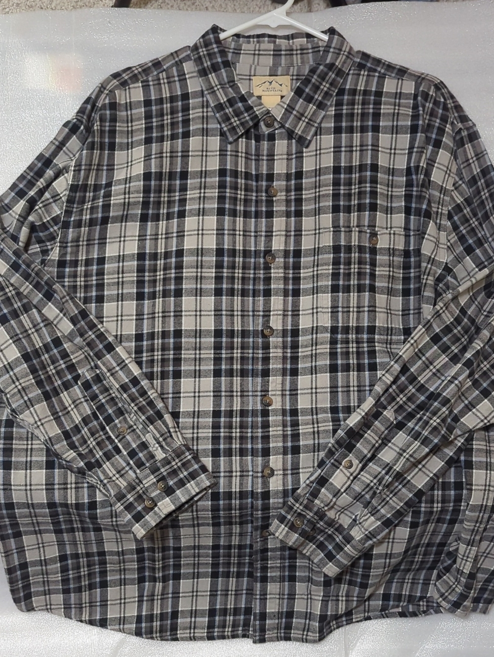 Men's Black and Gray Plaid Long-Sleeve Button-Down Shirt